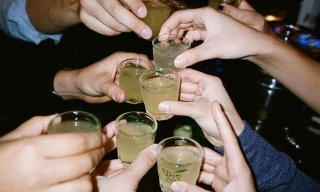 Bản tin 8H: Hai vợ chồng tử vong, con trai nguy kịch sau khi ăn nhậu liên tục trong 3 ngày