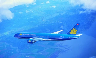 Tránh bão, hàng không huỷ hàng loạt chuyến bay