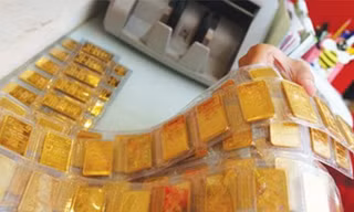 Giá vàng SJC phiên đầu năm tăng đáng kể theo giá vàng thế giới.