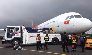 Chiếc máy bay của Vietjet rơi 2 lốp trước khi hạ cánh xuống sân bay Buôn Ma Thuột.