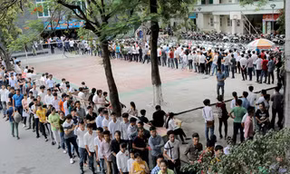 Mỗi kỳ thi tiếng Hàn để tuyển lao động sang Hàn Quốc làm việc có hàng nghìn người tham dự. Ảnh kỳ thi tiếng Hàn năm 2017.