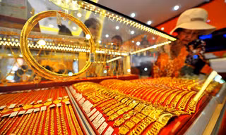 Giá vàng SJC đầu tuần bật tăng mạnh