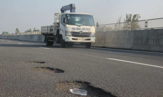 VEC sẽ sửa xong hư hỏng trên cao tốc Đà Nẵng - Quảng Ngãi trước trưa 17/10.