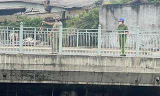 Phát hiện thi thể nam giới nổi trên kênh ở TPHCM 