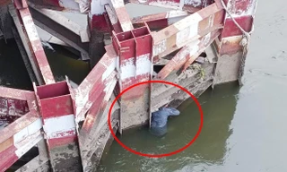 Giải cứu nam thanh niên nhảy sông Sài Gòn 