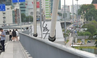 TPHCM yêu cầu xử lý mạnh tay nạn vẽ bậy, phóng uế nơi công cộng