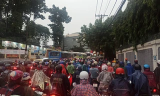 TPHCM: Mưa to kéo dài gây ùn ứ giao thông nghiêm trọng chiều đầu tuần 