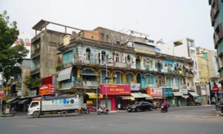 Người dân vẫn bám trụ ở trong chung cư chờ sập tại TPHCM