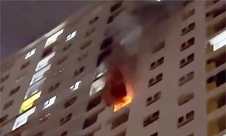 TPHCM: Căn hộ chung cư ở quận 8 bốc cháy, cư dân hoảng hốt tháo chạy