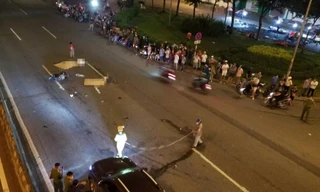 TPHCM: Hai cô gái trẻ tử vong sau va chạm với ô tô bán tải