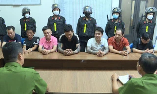 Bóc đường dây cá độ trang bị súng để đòi tiền con bạc ở TPHCM