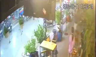 Đang ngồi trong quán cà phê, nam thanh niên tử vong sau tiếng sấm sét 