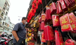 Chợ vàng mã lớn nhất TPHCM nhộn nhịp trước Tết ông Công ông Táo