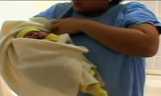 Colombia: Cô bé 10 tuổi sinh con