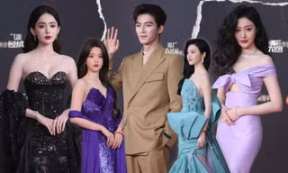 Đêm hội Tầm nhìn Weibo: Triệu Lộ Tư đẹp nhưng hơi già, visual Cảnh Điềm "gánh còng lưng"