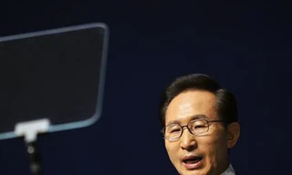 Tổng thống Hàn Quốc Lee Myung Bak trong bài phát biểu kỉ niệm ngày giải phóng Hàn Quốc, 15-8.