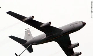 Chiếc máy bay tiếp liệu KC-135