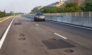 Cao tốc Đà Nẵng - Quảng Ngãi vừa đưa vào sử dụng đã hỏng