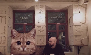 Cặp đôi ba tí hon con khổng lồ