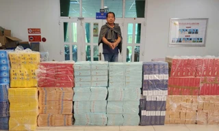 Bắt nhóm vận chuyển thuốc lá lậu quy mô lớn ở TPHCM 