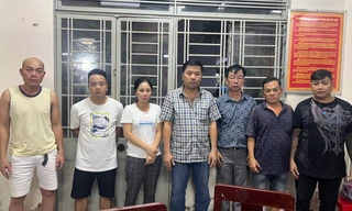 Đột kích sới bạc lớn trong bãi giữ xe ở TPHCM 