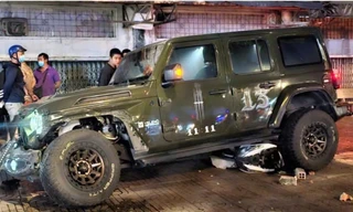 Vụ ô tô tông loạt xe máy khiến 2 mẹ con tử vong: Tài xế ra công an trình diện