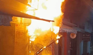 TPHCM: Cháy nhà lúc nửa đêm, 5 người leo qua nhà hàng xóm thoát nạn 