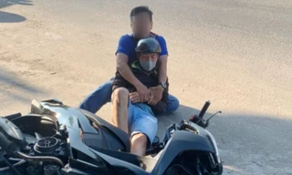 Bắt 4 đối tượng cướp giật điện thoại của du khách nước ngoài ở TPHCM 