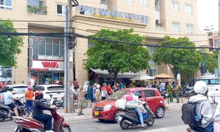 Bé trai tử vong dưới sảnh chung cư ở TPHCM, nghi rơi từ lầu 19 