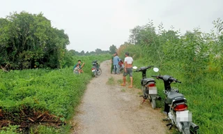 Phát hiện người đàn ông tử vong bất thường trong bụi cây ở TPHCM 