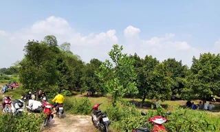 Người phụ nữ tử vong bất thường cạnh con dao, gói thuốc lá ở trong vườn trái cây 