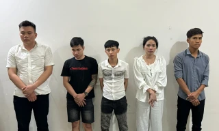 Cô gái 20 tuổi và 4 thanh niên phê ma túy trong căn phòng thuê