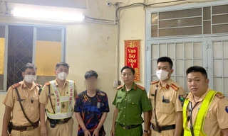 CSGT giúp tài xế xe ôm công nghệ vây bắt kẻ cướp xe máy ở trung tâm TPHCM 