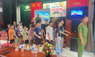 Hơn 100 em thiếu nhi háo hức tham gia Trại hè lính cứu hỏa ở TPHCM 