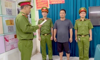 Công an tạm giữ người đàn ông đập kính ô tô ở TPHCM 