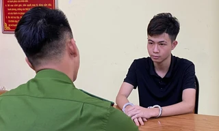 Bắt khẩn cấp đối tượng cầm chai bia đánh người nước ngoài ở phố đi bộ Bùi Viện 