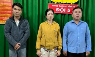 Đột kích 2 nhà hàng có hơn 150 nữ tiếp viên múa khỏa thân, phục vụ khách 'tới bến'