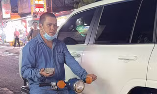 Bắt kẻ vô cớ dùng đá đập kính ô tô ở TPHCM 