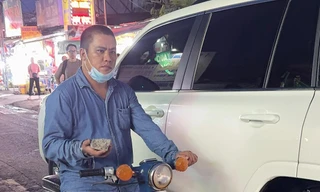 Bắt kẻ vô cớ dùng đá đập kính ô tô ở TPHCM 