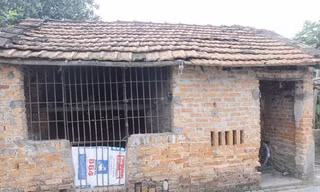 Gia cảnh éo le của nữ sinh bị bạn lột quần áo đánh đến nhập viện tâm thần