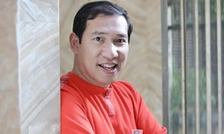 Showbiz 6/4: Quang Thắng vẫn đi wave tàu, bắt xe khách về nhà