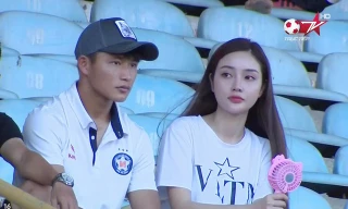 Bạn gái thủ môn Văn Biểu lên sóng trực tiếp, nhan sắc khiến fans xuýt xoa