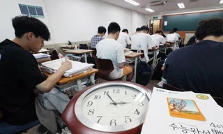 Một đời mắc 'bệnh bận', chỉ học và ôn thi ở Hàn Quốc