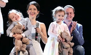 Vợ chồng Hồng Nhung và 2 con hồi còn hạnh phúc