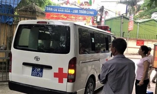 Xe cứu thương liên tục đưa thi thể nạn nhân ở đêm nhạc hội về quê