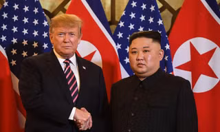 Buổi gặp đầu tiên của ông Trump và ông Kim diễn ra thế nào?