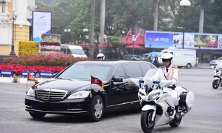 Đoàn xe Tổng thống Trump và Chủ tịch Kim đến thượng đỉnh ngày thứ hai