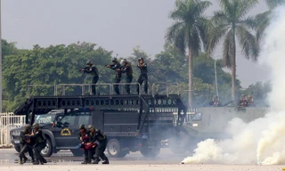 Mục kích đặc nhiệm diễn tập chống khủng bố, bắt cóc con tin