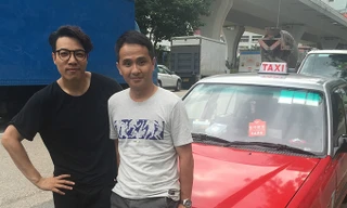 Showbiz 1/6: Tài tử Hong Kong chật vật chạy taxi, bán dầu gội kiếm sống