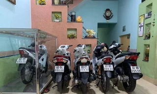 Đại gia Việt trưng xe trong tủ kính gây sốt